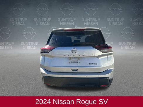 Used 2024 Nissan Rogue SV image 3