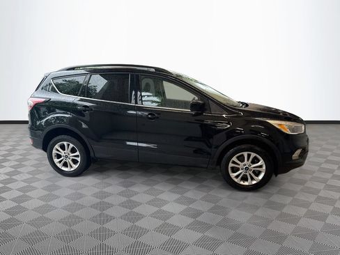 Used 2018 Ford Escape SE w/ SE Sync 3 Package AWD/4WD image 5