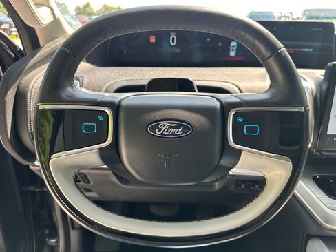 Used 2025 Ford Expedition Platinum w/ Driver's Package AWD/4WD image 32