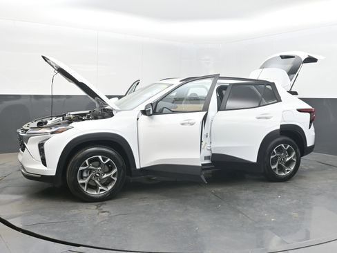 New 2026 Chevrolet Trax LT w/ Driver Confidence Package FWD image 39