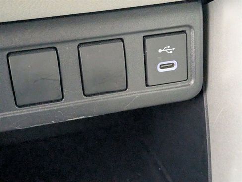 Used 2024 Toyota Corolla Cross L image 19