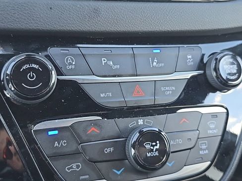 Used 2025 Chrysler Pacifica Select FWD image 15