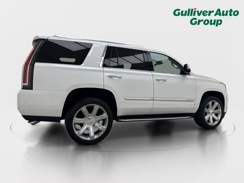 Used 2018 Cadillac Escalade Luxury RWD image 9