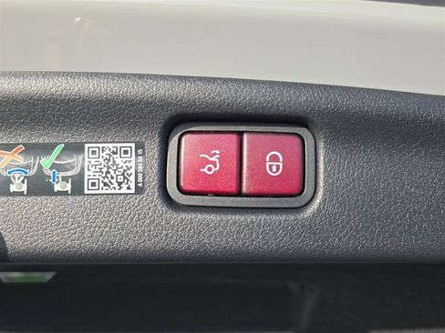 Certified 2025 Mercedes-Benz C 300 4MATIC Sedan image 7
