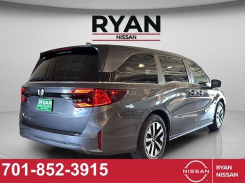 Used 2025 Honda Odyssey EX-L image 3