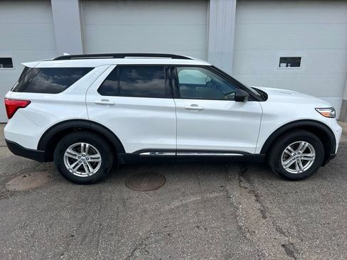 Used 2023 Ford Explorer XLT w/ Equipment Group 202A AWD/4WD image 6