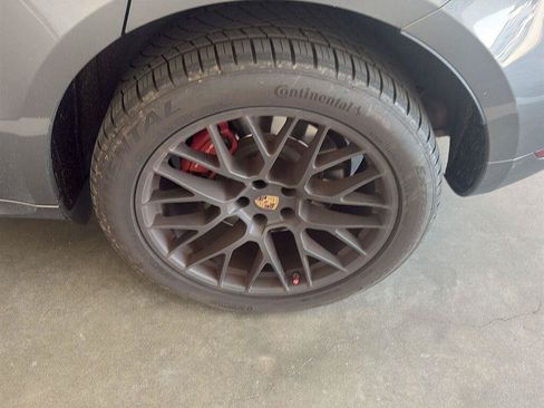 Used 2015 Porsche Macan Turbo AWD/4WD image 18
