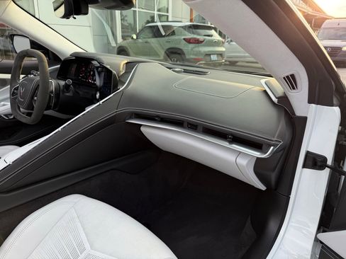 Used 2024 Chevrolet Corvette Stingray Premium Conv w/ Z51 Performance Package image 13