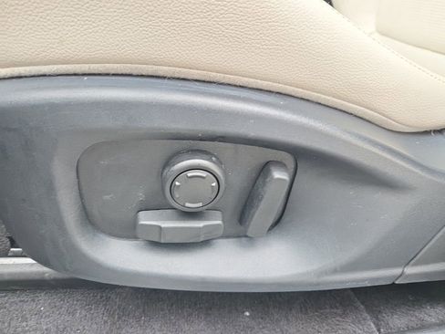 Used 2019 Jaguar E-PACE R-Dynamic SE image 22