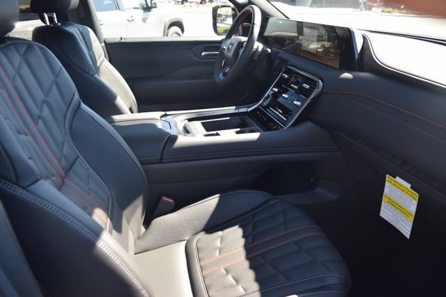 Used 2025 Nissan Armada PRO-4X AWD/4WD image 57