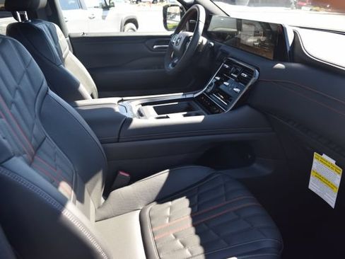 Used 2025 Nissan Armada PRO-4X AWD/4WD image 57