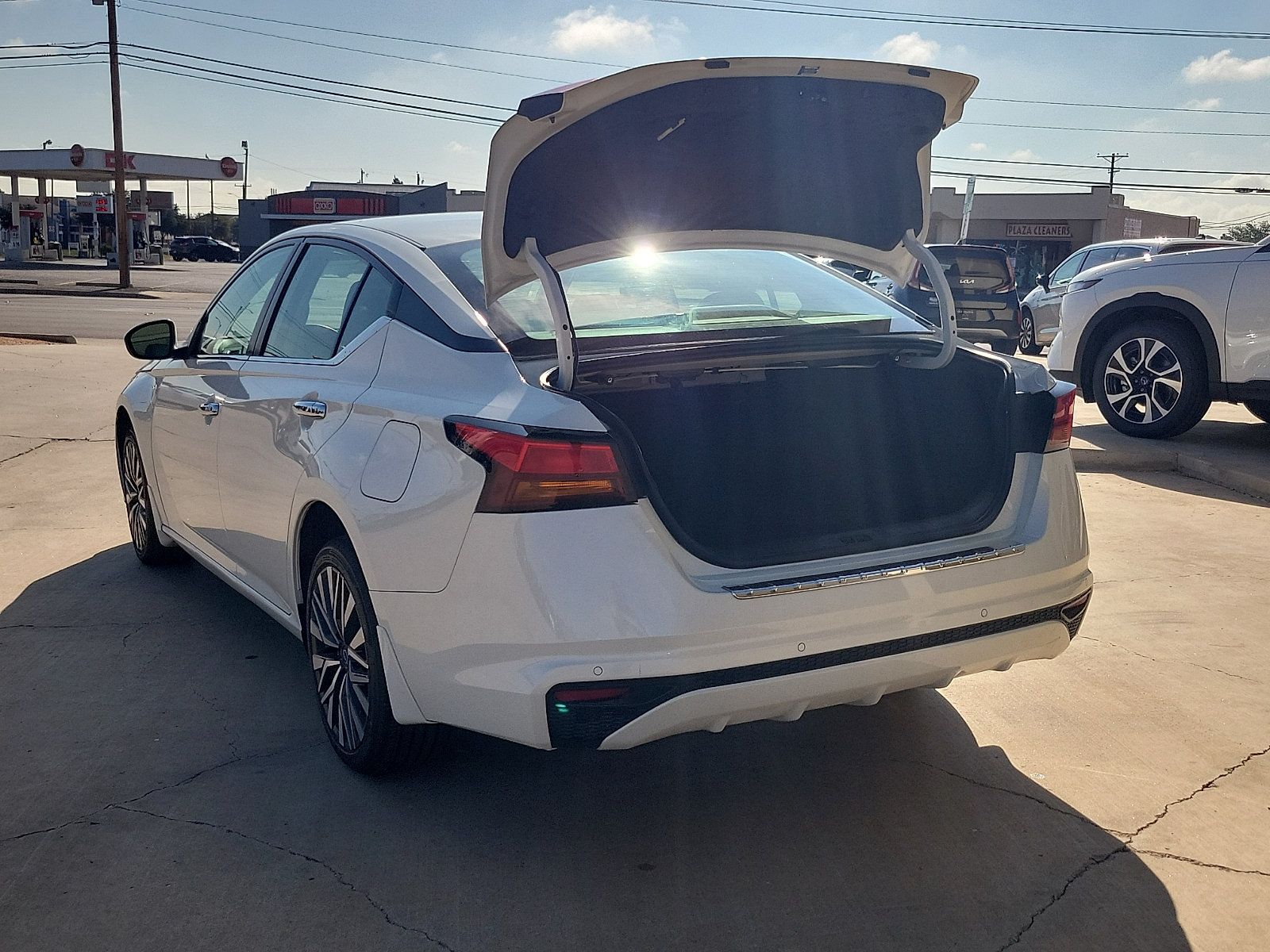 Used 2023 Nissan Altima 2.5 SV AWD/4WD image 10