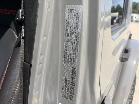 Used 2021 Jeep Wrangler Unlimited Rubicon AWD/4WD image 36