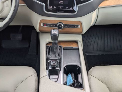 Used 2022 Volvo XC90 T5 Momentum w/ Advanced Package AWD/4WD image 25