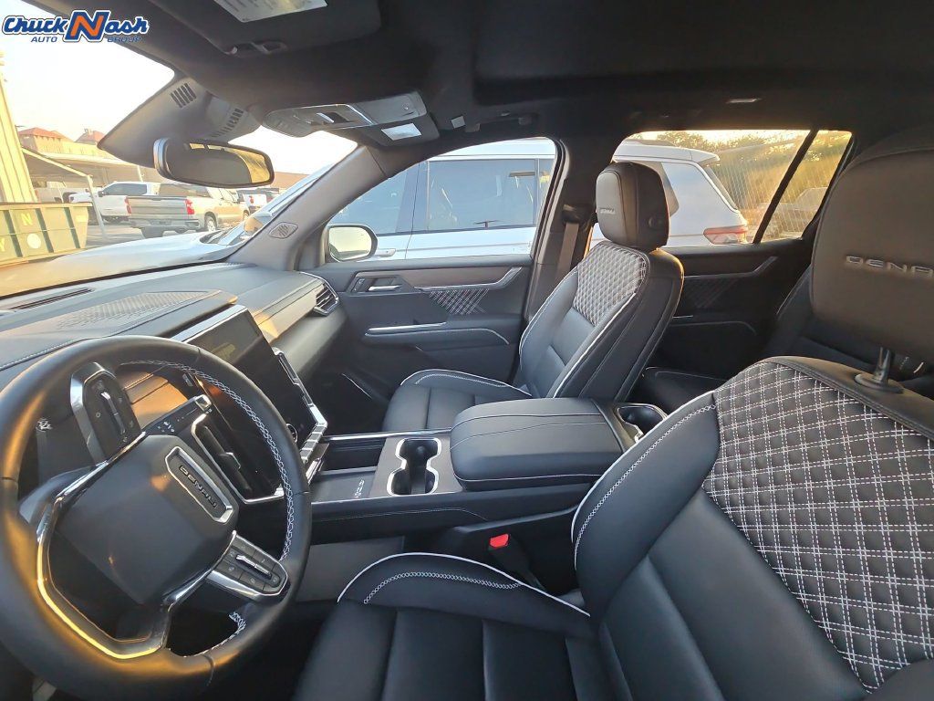 Used 2025 GMC Acadia Denali FWD image 8