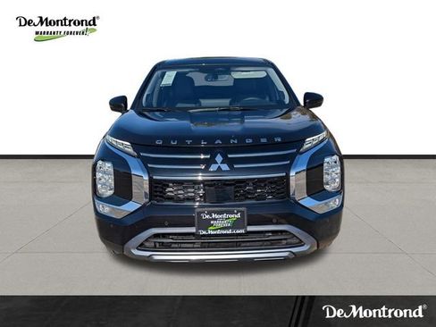 New 2026 Mitsubishi Outlander SE image 2