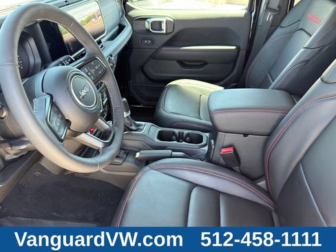 Used 2025 Jeep Gladiator Rubicon AWD/4WD image 13
