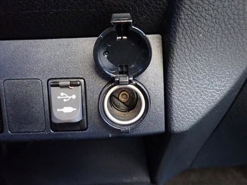 Used 2018 Toyota RAV4 Limited image 22