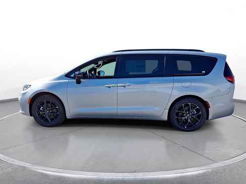 New 2026 Chrysler Pacifica Select w/ S Appearance Package FWD image 5