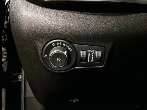 Used 2022 Jeep Compass High Altitude AWD/4WD image 30