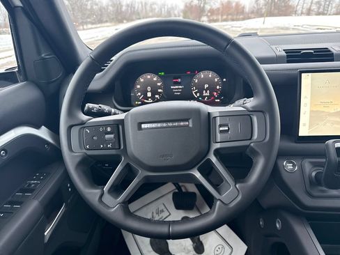 New 2025 Land Rover Defender 130 X-Dynamic SE AWD/4WD image 17