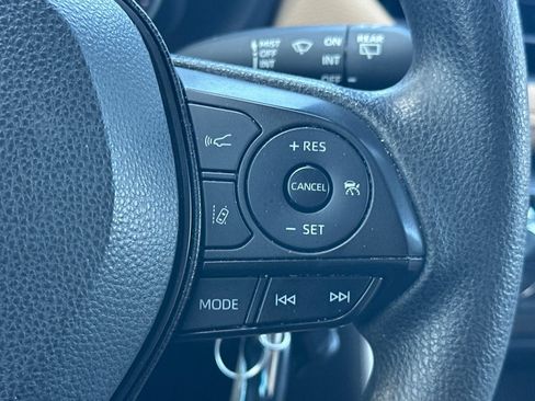 Certified 2022 Toyota RAV4 LE AWD/4WD image 38
