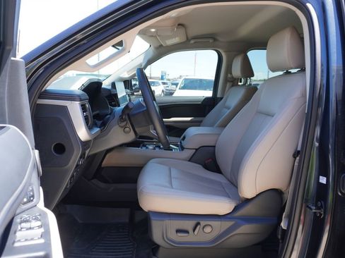 Used 2024 Ford Expedition XLT image 7