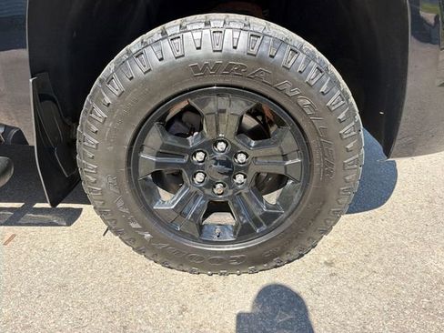 Used 2017 Chevrolet Tahoe LT AWD/4WD image 32