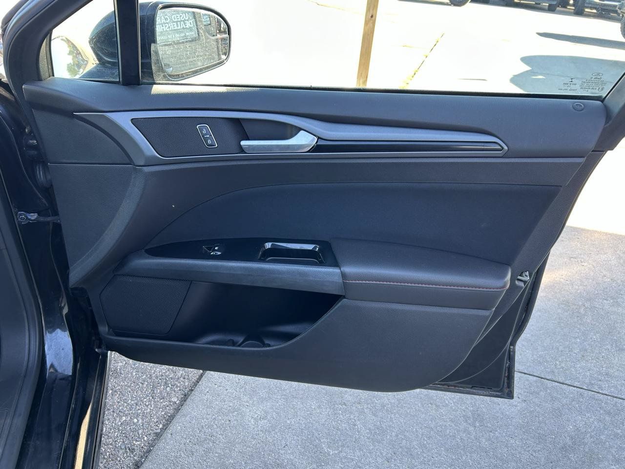 Used 2013 Ford Fusion SE FWD image 16