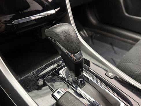 Used 2017 Honda Accord Hybrid Sedan image 14