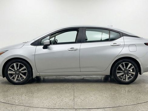 Used 2025 Nissan Versa SV image 5
