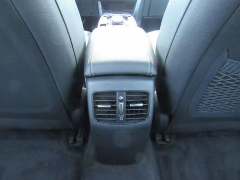 Used 2022 Kia Niro EX image 28