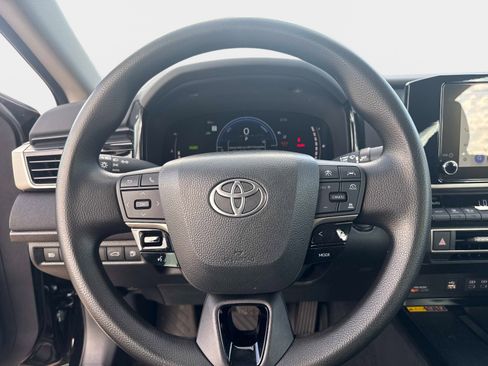 Used 2025 Toyota Camry LE FWD image 25