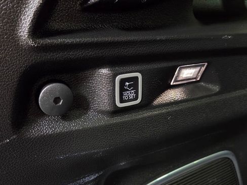 Used 2023 Jeep Grand Cherokee L Limited w/ Black Appearance Package AWD/4WD image 13