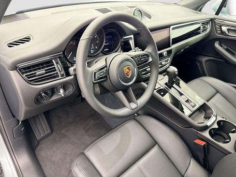 Used 2026 Porsche Macan AWD/4WD image 4