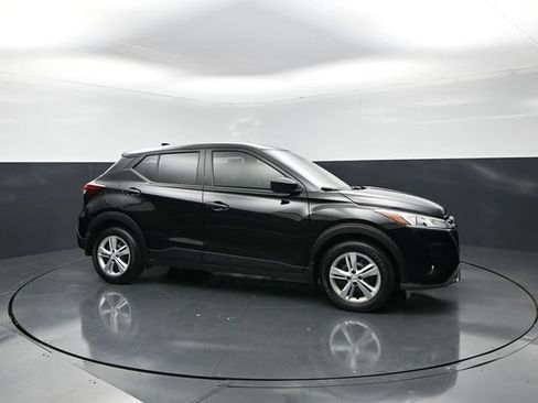 Used 2025 Nissan Kicks Play S w/ Interior Electronics Package FWD image 6