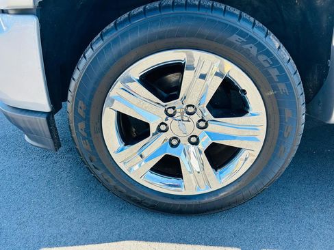 Used 2018 Chevrolet Silverado 1500 Custom w/ Custom Convenience Package image 9