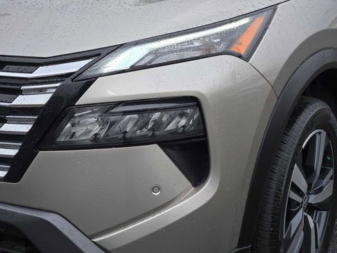 Used 2024 Nissan Rogue SL w/ SL Premium Package image 9