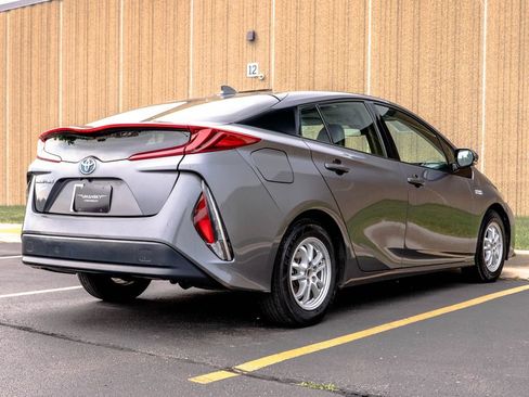 Used 2018 Toyota Prius Prime Premium FWD image 9