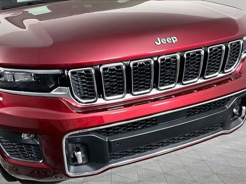 Used 2023 Jeep Grand Cherokee Overland AWD/4WD image 31