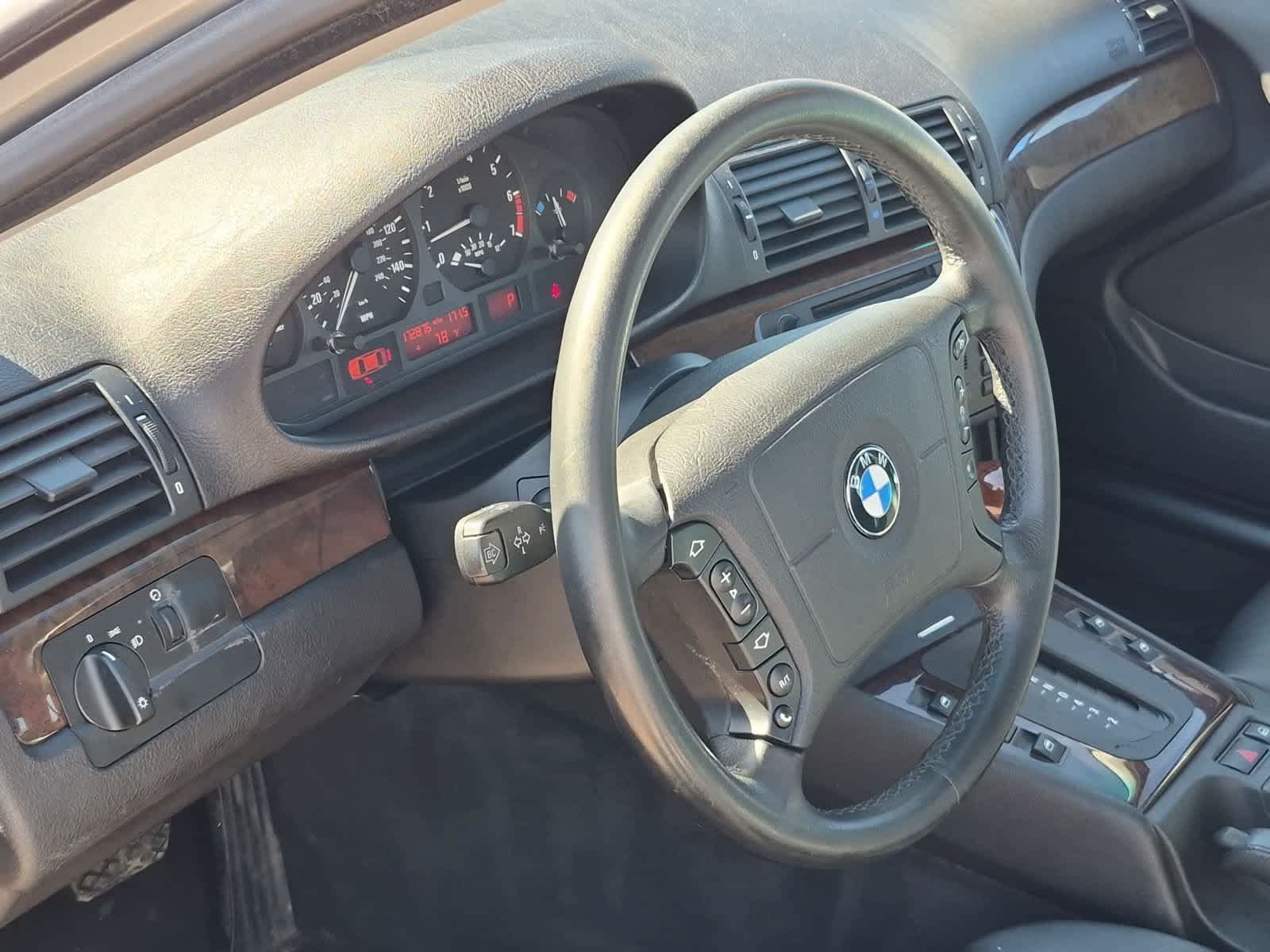 Used 2000 BMW 323i Sedan RWD image 10