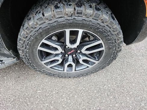 Used 2021 GMC Yukon AT4 w/ Technology Package image 10