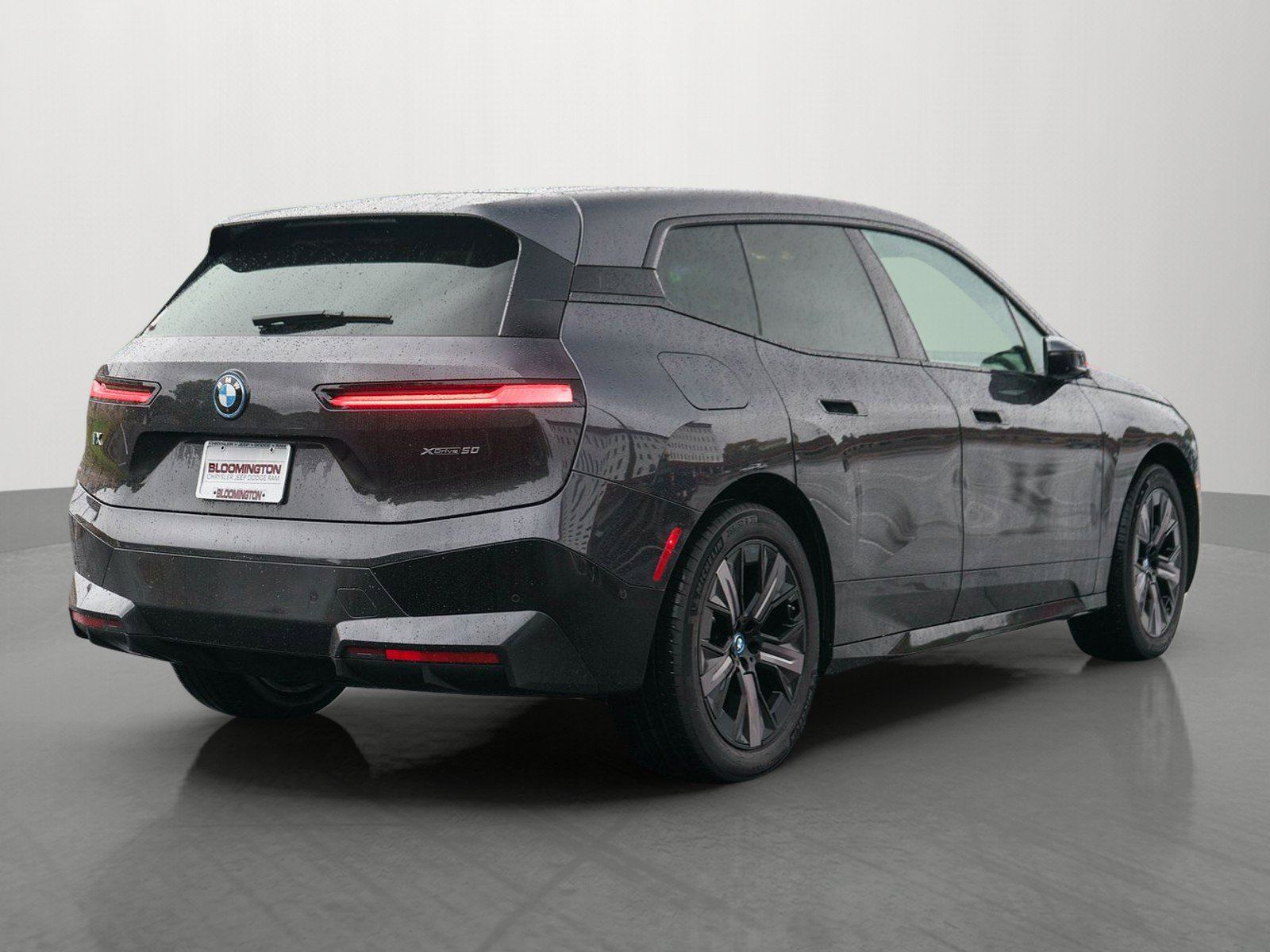 Used 2024 BMW iX xDrive50 w/ Premium Package AWD/4WD image 7