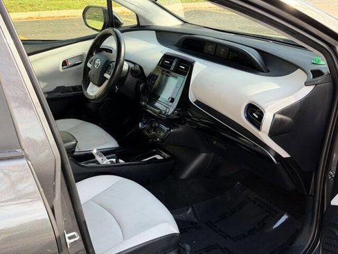 Used 2016 Toyota Prius Two image 20