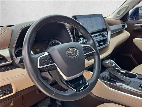 Used 2022 Toyota Highlander Platinum FWD image 8