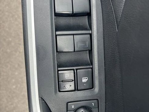 Used 2020 Toyota RAV4 XLE image 21