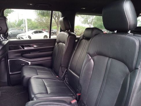 Used 2022 Jeep Wagoneer Series II image 11