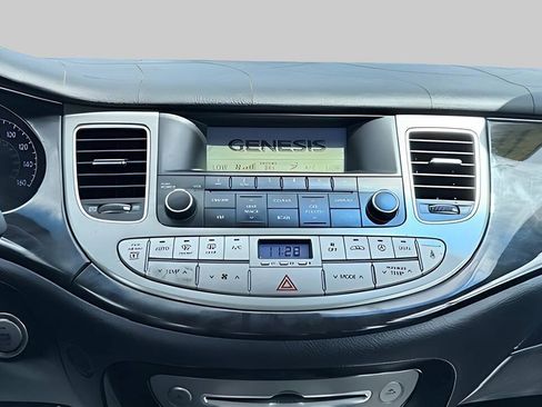 Used 2012 Hyundai Genesis 3.8 RWD image 9