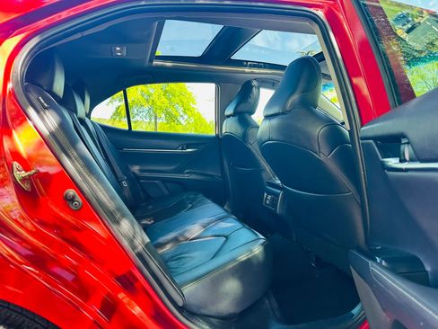 Used 2019 Toyota Camry XSE image 11