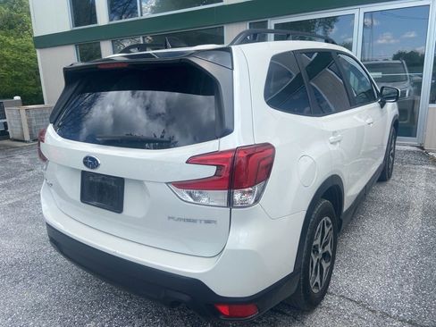 Used 2024 Subaru Forester Premium AWD/4WD image 5